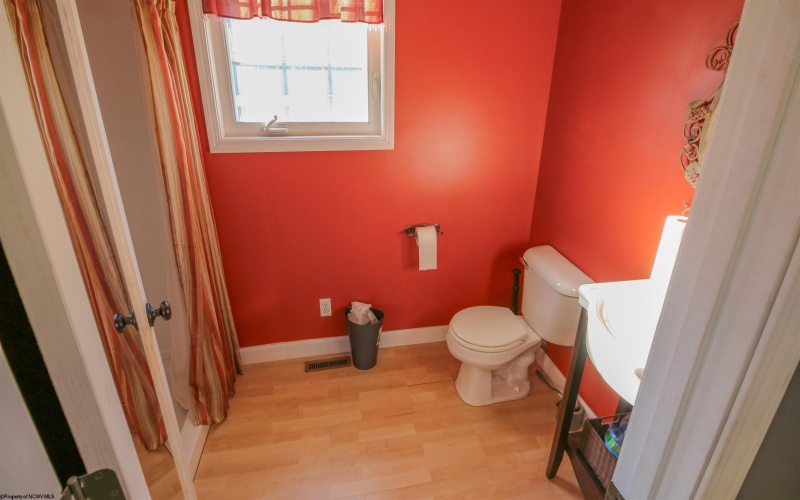 156 Arbutus Drive, Clarksburg, West Virginia 26301, 4 Bedrooms Bedrooms, 12 Rooms Rooms,3 BathroomsBathrooms,Single Family Detached,For Sale,Arbutus,10164393