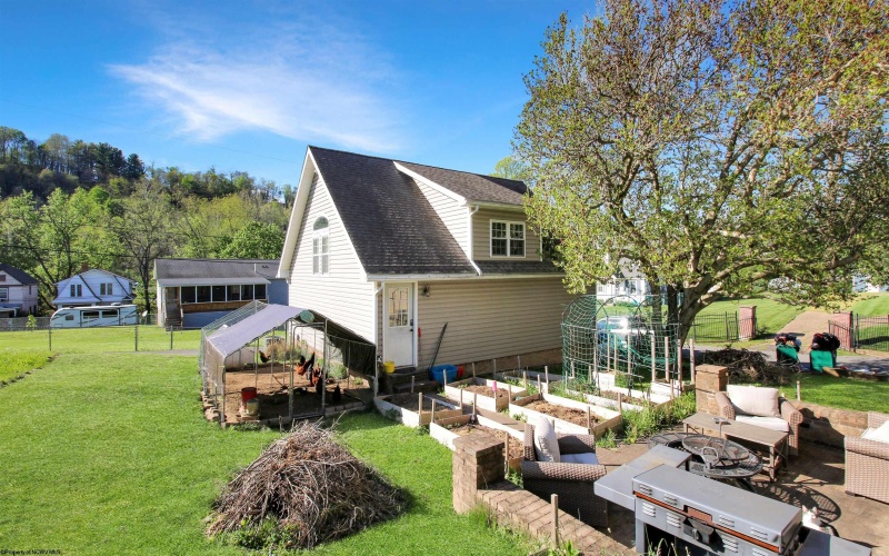 156 Arbutus Drive, Clarksburg, West Virginia 26301, 4 Bedrooms Bedrooms, 12 Rooms Rooms,3 BathroomsBathrooms,Single Family Detached,For Sale,Arbutus,10164393