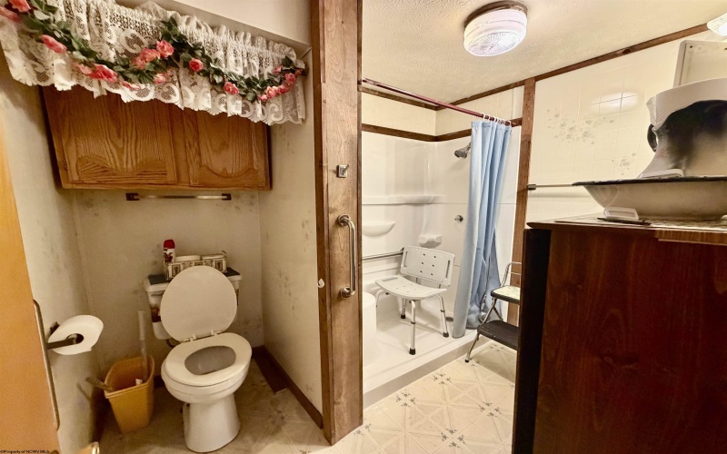 228 Meadowlane Avenue, Fairmont, West Virginia 26554, 3 Bedrooms Bedrooms, 6 Rooms Rooms,1 BathroomBathrooms,Single Family Detached,For Sale,Meadowlane,10164392