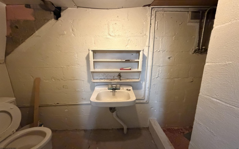 228 Meadowlane Avenue, Fairmont, West Virginia 26554, 3 Bedrooms Bedrooms, 6 Rooms Rooms,1 BathroomBathrooms,Single Family Detached,For Sale,Meadowlane,10164392