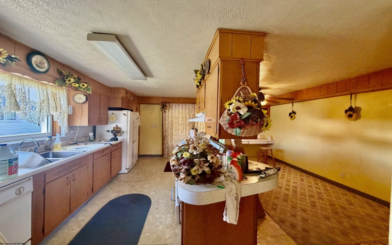 228 Meadowlane Avenue, Fairmont, West Virginia 26554, 3 Bedrooms Bedrooms, 6 Rooms Rooms,1 BathroomBathrooms,Single Family Detached,For Sale,Meadowlane,10164392