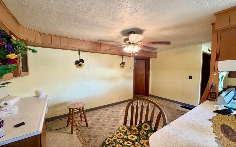 228 Meadowlane Avenue, Fairmont, West Virginia 26554, 3 Bedrooms Bedrooms, 6 Rooms Rooms,1 BathroomBathrooms,Single Family Detached,For Sale,Meadowlane,10164392