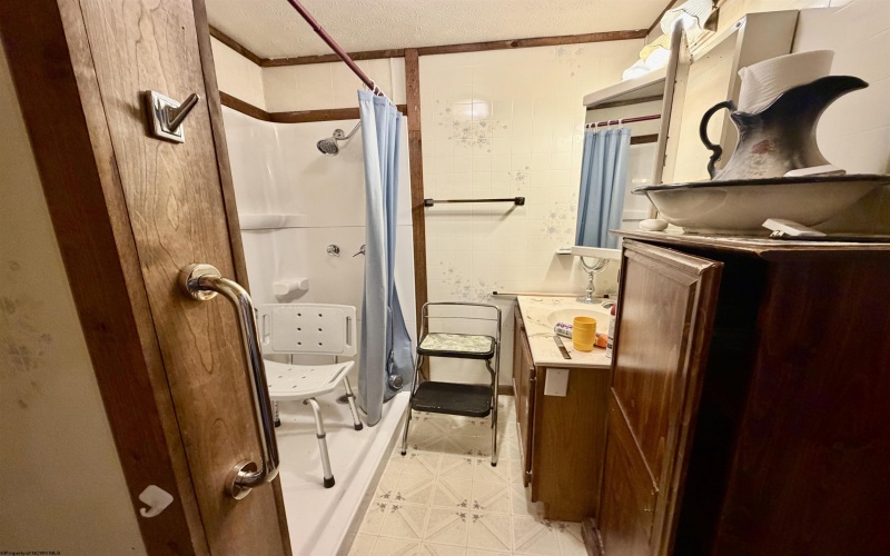 228 Meadowlane Avenue, Fairmont, West Virginia 26554, 3 Bedrooms Bedrooms, 6 Rooms Rooms,1 BathroomBathrooms,Single Family Detached,For Sale,Meadowlane,10164392