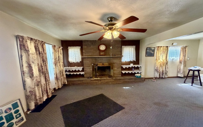 228 Meadowlane Avenue, Fairmont, West Virginia 26554, 3 Bedrooms Bedrooms, 6 Rooms Rooms,1 BathroomBathrooms,Single Family Detached,For Sale,Meadowlane,10164392