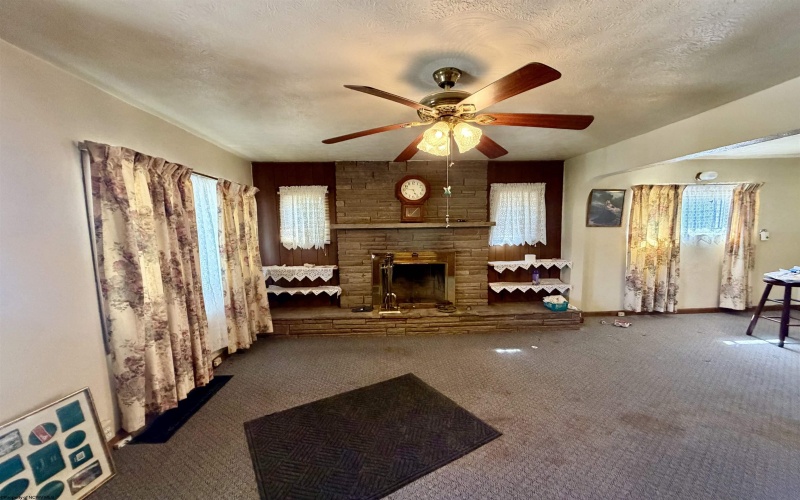 228 Meadowlane Avenue, Fairmont, West Virginia 26554, 3 Bedrooms Bedrooms, 6 Rooms Rooms,1 BathroomBathrooms,Single Family Detached,For Sale,Meadowlane,10164392