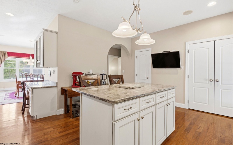 311 Villa View Drive, Morgantown, West Virginia 26505, 4 Bedrooms Bedrooms, 12 Rooms Rooms,3 BathroomsBathrooms,Single Family Detached,For Sale,Villa View,10164391