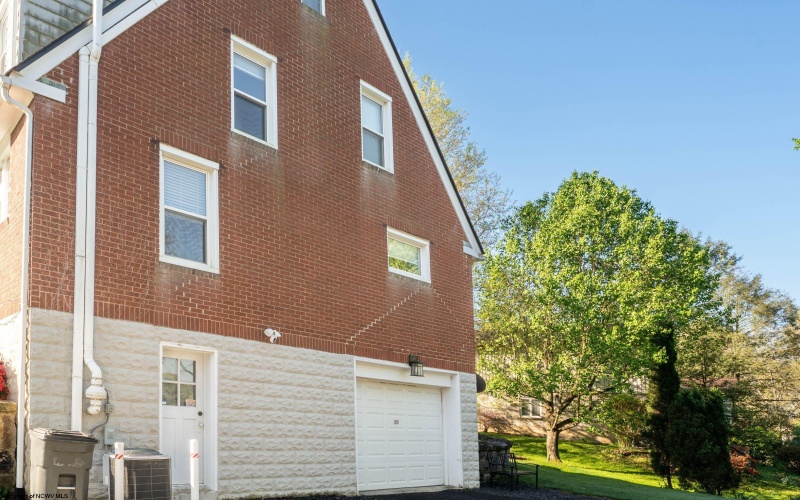 457 Rotary Street, Morgantown, West Virginia 26505, 4 Bedrooms Bedrooms, 8 Rooms Rooms,2 BathroomsBathrooms,Single Family Detached,For Sale,Rotary,10164386