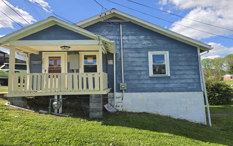 595.5 Pike Street, Shinnston, West Virginia 26431, 2 Bedrooms Bedrooms, 4 Rooms Rooms,1 BathroomBathrooms,Single Family Detached,For Sale,Pike,10164397