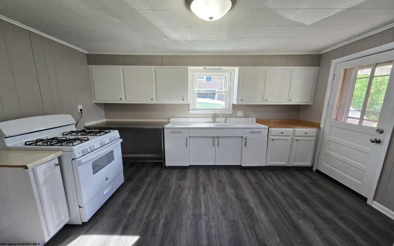 595.5 Pike Street, Shinnston, West Virginia 26431, 2 Bedrooms Bedrooms, 4 Rooms Rooms,1 BathroomBathrooms,Single Family Detached,For Sale,Pike,10164397