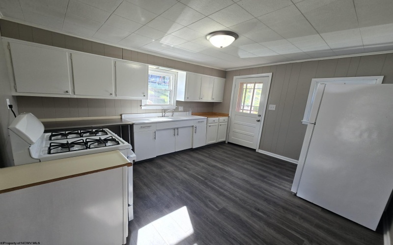 595.5 Pike Street, Shinnston, West Virginia 26431, 2 Bedrooms Bedrooms, 4 Rooms Rooms,1 BathroomBathrooms,Single Family Detached,For Sale,Pike,10164397