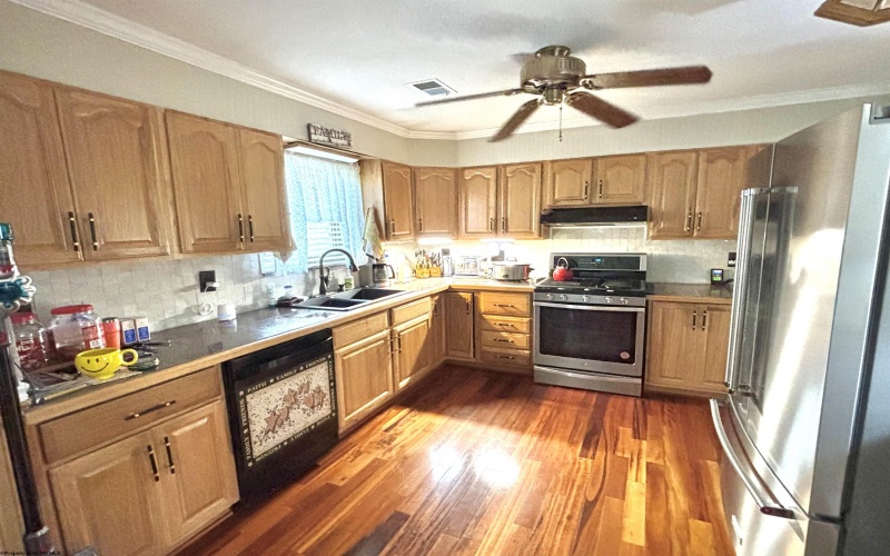 1009 Chestnut Ridge Road, Morgantown, West Virginia 26505, 3 Bedrooms Bedrooms, 8 Rooms Rooms,1 BathroomBathrooms,Single Family Detached,For Sale,Chestnut Ridge,10164396