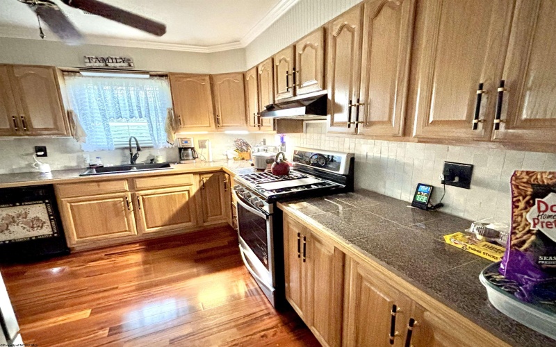 1009 Chestnut Ridge Road, Morgantown, West Virginia 26505, 3 Bedrooms Bedrooms, 8 Rooms Rooms,1 BathroomBathrooms,Single Family Detached,For Sale,Chestnut Ridge,10164396