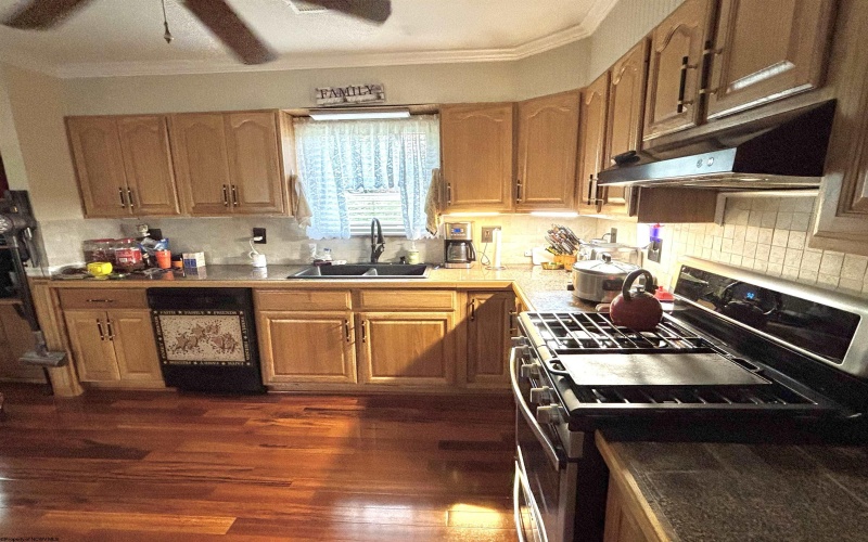 1009 Chestnut Ridge Road, Morgantown, West Virginia 26505, 3 Bedrooms Bedrooms, 8 Rooms Rooms,1 BathroomBathrooms,Single Family Detached,For Sale,Chestnut Ridge,10164396