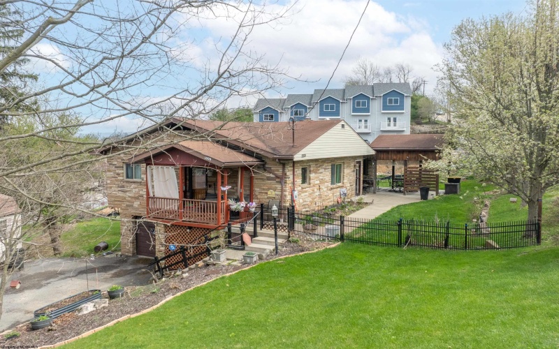 1009 Chestnut Ridge Road, Morgantown, West Virginia 26505, 3 Bedrooms Bedrooms, 8 Rooms Rooms,1 BathroomBathrooms,Single Family Detached,For Sale,Chestnut Ridge,10164396