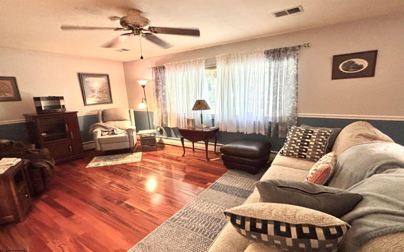 1009 Chestnut Ridge Road, Morgantown, West Virginia 26505, 3 Bedrooms Bedrooms, 8 Rooms Rooms,1 BathroomBathrooms,Single Family Detached,For Sale,Chestnut Ridge,10164396