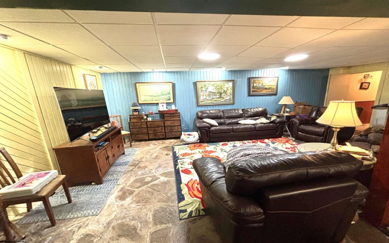 1009 Chestnut Ridge Road, Morgantown, West Virginia 26505, 3 Bedrooms Bedrooms, 8 Rooms Rooms,1 BathroomBathrooms,Single Family Detached,For Sale,Chestnut Ridge,10164396