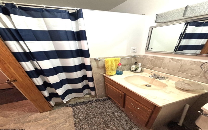 1009 Chestnut Ridge Road, Morgantown, West Virginia 26505, 3 Bedrooms Bedrooms, 8 Rooms Rooms,1 BathroomBathrooms,Single Family Detached,For Sale,Chestnut Ridge,10164396