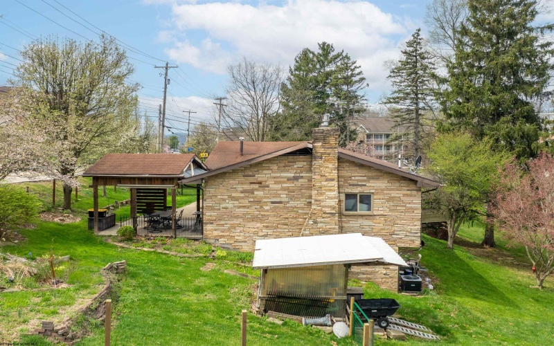 1009 Chestnut Ridge Road, Morgantown, West Virginia 26505, 3 Bedrooms Bedrooms, 8 Rooms Rooms,1 BathroomBathrooms,Single Family Detached,For Sale,Chestnut Ridge,10164396