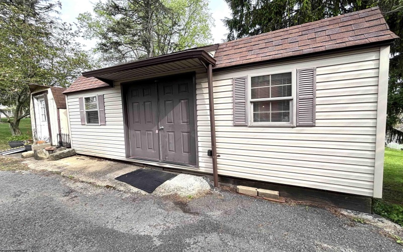 1009 Chestnut Ridge Road, Morgantown, West Virginia 26505, 3 Bedrooms Bedrooms, 8 Rooms Rooms,3 BathroomsBathrooms,Single Family Detached,For Sale,Chestnut Ridge,10164396