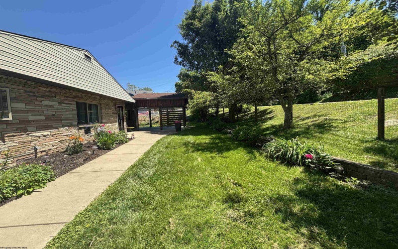 1009 Chestnut Ridge Road, Morgantown, West Virginia 26505, 3 Bedrooms Bedrooms, 8 Rooms Rooms,3 BathroomsBathrooms,Single Family Detached,For Sale,Chestnut Ridge,10164396