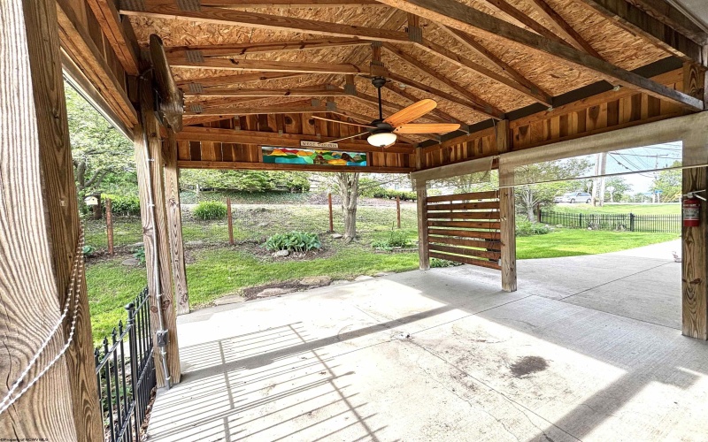 1009 Chestnut Ridge Road, Morgantown, West Virginia 26505, 3 Bedrooms Bedrooms, 8 Rooms Rooms,1 BathroomBathrooms,Single Family Detached,For Sale,Chestnut Ridge,10164396