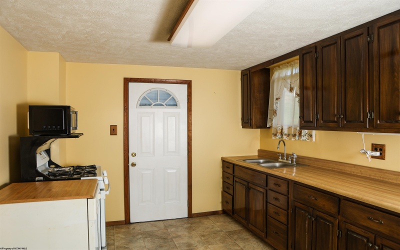 1543 Fairmont Avenue, Clarksburg, West Virginia 26301, 3 Bedrooms Bedrooms, 7 Rooms Rooms,2 BathroomsBathrooms,Single Family Detached,For Sale,Fairmont,10164406