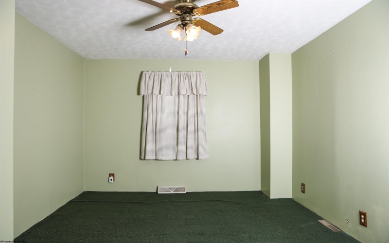 1543 Fairmont Avenue, Clarksburg, West Virginia 26301, 3 Bedrooms Bedrooms, 7 Rooms Rooms,2 BathroomsBathrooms,Single Family Detached,For Sale,Fairmont,10164406