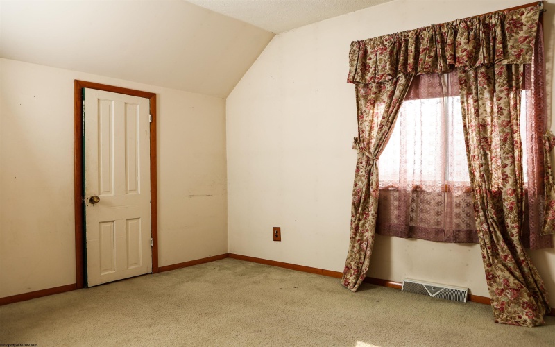 1543 Fairmont Avenue, Clarksburg, West Virginia 26301, 3 Bedrooms Bedrooms, 7 Rooms Rooms,2 BathroomsBathrooms,Single Family Detached,For Sale,Fairmont,10164406