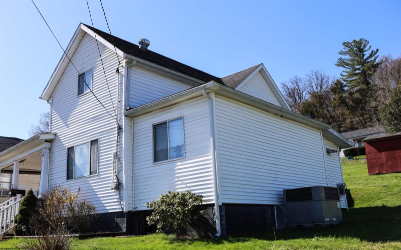 1543 Fairmont Avenue, Clarksburg, West Virginia 26301, 3 Bedrooms Bedrooms, 7 Rooms Rooms,2 BathroomsBathrooms,Single Family Detached,For Sale,Fairmont,10164406