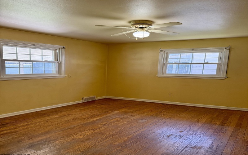 232 Johnson Avenue, Bridgeport, West Virginia 26330, 3 Bedrooms Bedrooms, 7 Rooms Rooms,1 BathroomBathrooms,Single Family Detached,For Sale,Johnson,10164405