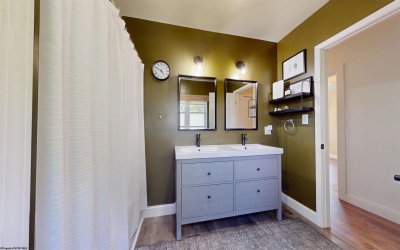 526 Newton Street, Fairmont, West Virginia 26554, 3 Bedrooms Bedrooms, 8 Rooms Rooms,2 BathroomsBathrooms,Single Family Detached,For Sale,Newton,10164410