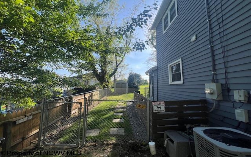 526 Newton Street, Fairmont, West Virginia 26554, 3 Bedrooms Bedrooms, 8 Rooms Rooms,2 BathroomsBathrooms,Single Family Detached,For Sale,Newton,10164410