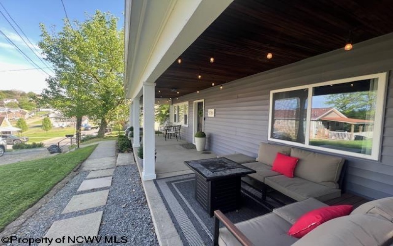 526 Newton Street, Fairmont, West Virginia 26554, 3 Bedrooms Bedrooms, 8 Rooms Rooms,2 BathroomsBathrooms,Single Family Detached,For Sale,Newton,10164410