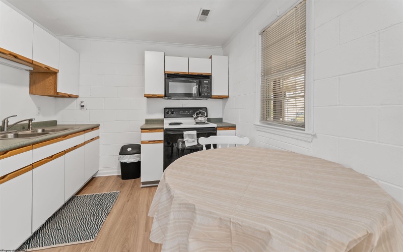 484 Inglewood Boulevard, Morgantown, West Virginia 26505, ,Multi-unit/income,For Sale,Inglewood,10164418