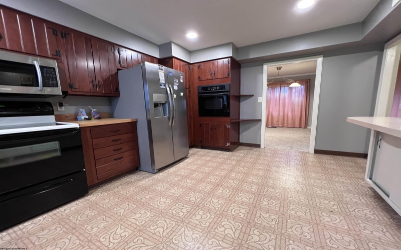 3329 Collins Ferry Road, Morgantown, West Virginia 26505, 4 Bedrooms Bedrooms, 11 Rooms Rooms,4 BathroomsBathrooms,Residential Rentals,For Rent,Collins Ferry,10164417