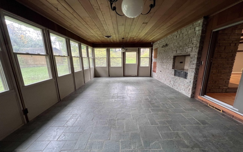 3329 Collins Ferry Road, Morgantown, West Virginia 26505, 4 Bedrooms Bedrooms, 11 Rooms Rooms,4 BathroomsBathrooms,Residential Rentals,For Rent,Collins Ferry,10164417