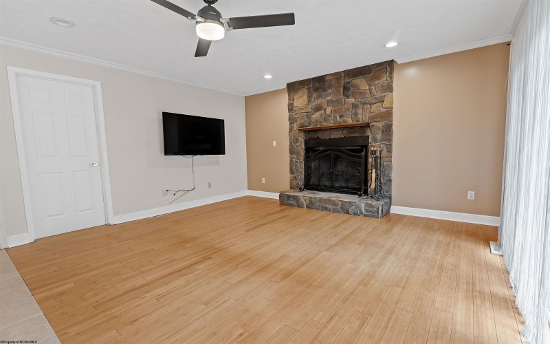 4673 Shadyside Lane, Morgantown, West Virginia 26508, 5 Bedrooms Bedrooms, 10 Rooms Rooms,4 BathroomsBathrooms,Residential Rentals,For Rent,Shadyside,10164421