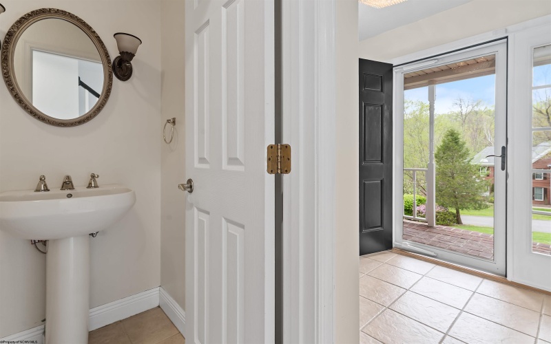 4673 Shadyside Lane, Morgantown, West Virginia 26508, 5 Bedrooms Bedrooms, 10 Rooms Rooms,4 BathroomsBathrooms,Residential Rentals,For Rent,Shadyside,10164421