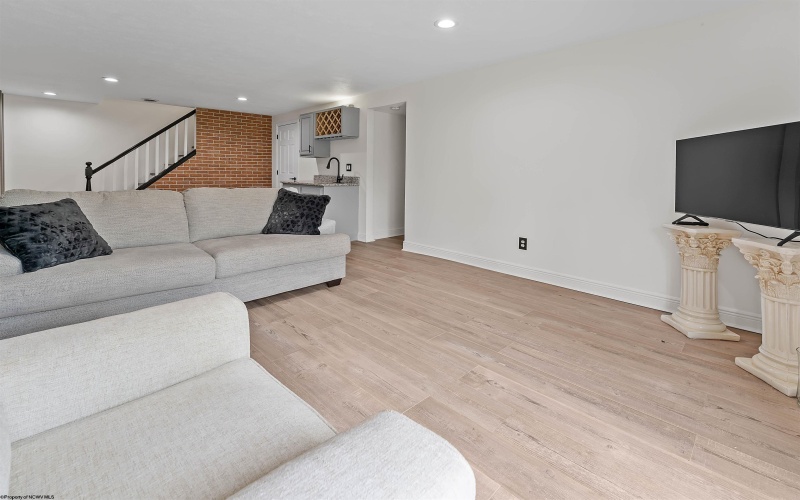 4673 Shadyside Lane, Morgantown, West Virginia 26508, 5 Bedrooms Bedrooms, 10 Rooms Rooms,4 BathroomsBathrooms,Residential Rentals,For Rent,Shadyside,10164421