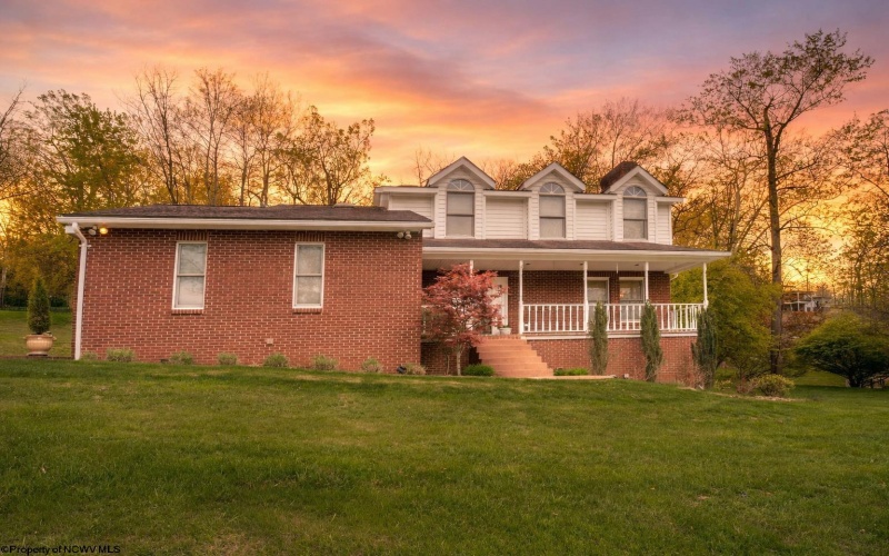 4673 Shadyside Lane, Morgantown, West Virginia 26508, 5 Bedrooms Bedrooms, 10 Rooms Rooms,4 BathroomsBathrooms,Residential Rentals,For Rent,Shadyside,10164421