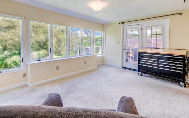 525 Woodhaven Drive, Morgantown, West Virginia 26505, 3 Bedrooms Bedrooms, 8 Rooms Rooms,2 BathroomsBathrooms,Single Family Detached,For Sale,Woodhaven,10164429