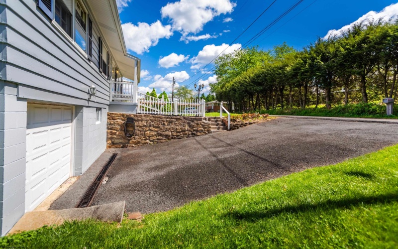 525 Woodhaven Drive, Morgantown, West Virginia 26505, 3 Bedrooms Bedrooms, 8 Rooms Rooms,2 BathroomsBathrooms,Single Family Detached,For Sale,Woodhaven,10164429