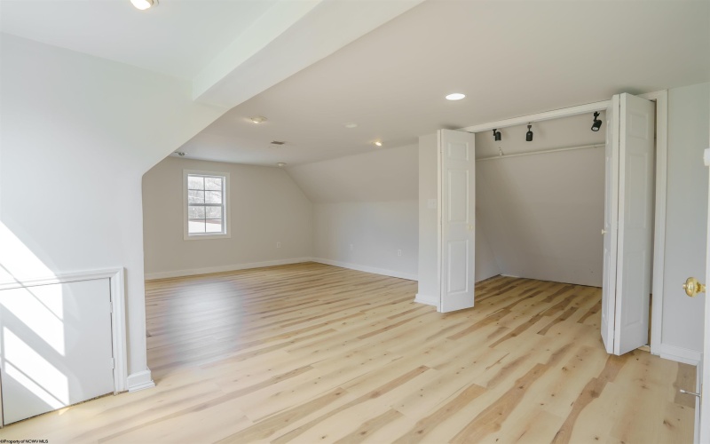 1615 Mary Lou Retton Drive, Fairmont, West Virginia 26554, 3 Bedrooms Bedrooms, 8 Rooms Rooms,2 BathroomsBathrooms,Single Family Detached,For Sale,Mary Lou Retton,10164411