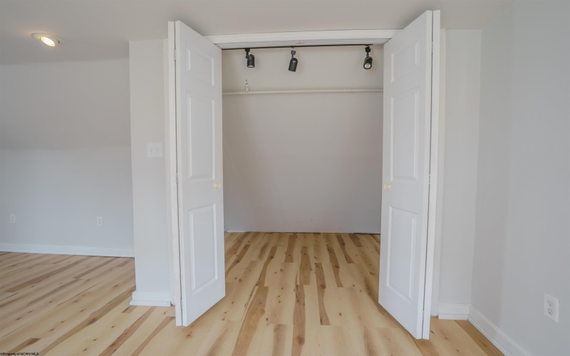 1615 Mary Lou Retton Drive, Fairmont, West Virginia 26554, 3 Bedrooms Bedrooms, 8 Rooms Rooms,2 BathroomsBathrooms,Single Family Detached,For Sale,Mary Lou Retton,10164411