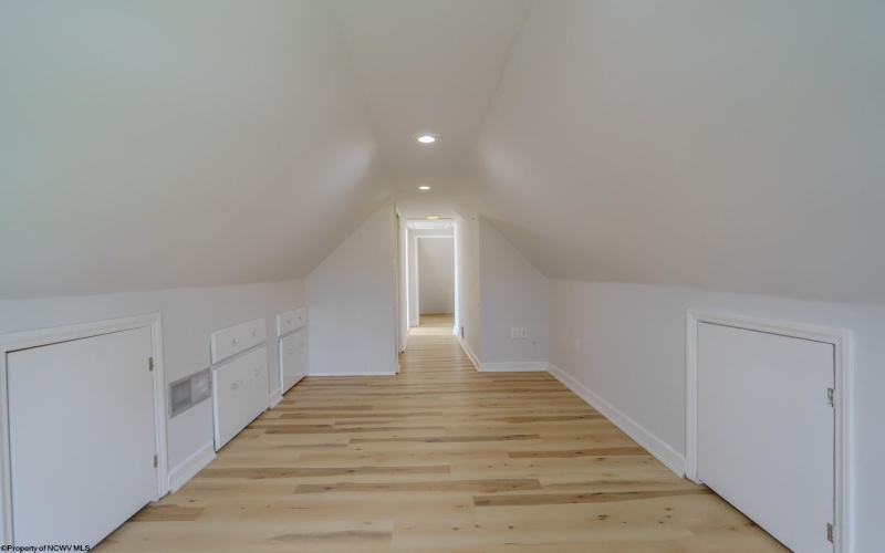 1615 Mary Lou Retton Drive, Fairmont, West Virginia 26554, 3 Bedrooms Bedrooms, 8 Rooms Rooms,2 BathroomsBathrooms,Single Family Detached,For Sale,Mary Lou Retton,10164411