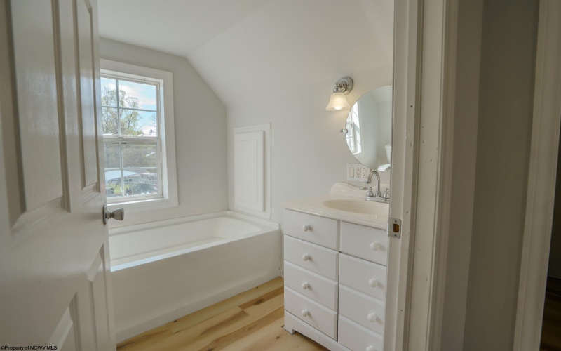 1615 Mary Lou Retton Drive, Fairmont, West Virginia 26554, 3 Bedrooms Bedrooms, 8 Rooms Rooms,2 BathroomsBathrooms,Single Family Detached,For Sale,Mary Lou Retton,10164411