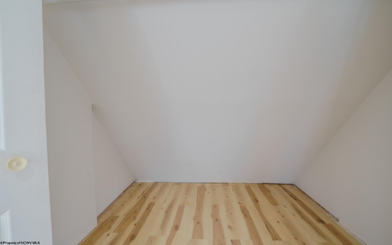 1615 Mary Lou Retton Drive, Fairmont, West Virginia 26554, 3 Bedrooms Bedrooms, 8 Rooms Rooms,2 BathroomsBathrooms,Single Family Detached,For Sale,Mary Lou Retton,10164411