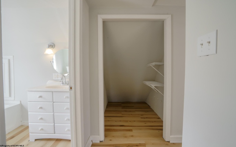 1615 Mary Lou Retton Drive, Fairmont, West Virginia 26554, 3 Bedrooms Bedrooms, 8 Rooms Rooms,2 BathroomsBathrooms,Single Family Detached,For Sale,Mary Lou Retton,10164411