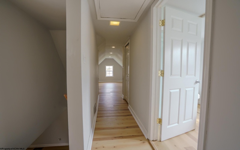 1615 Mary Lou Retton Drive, Fairmont, West Virginia 26554, 3 Bedrooms Bedrooms, 8 Rooms Rooms,2 BathroomsBathrooms,Single Family Detached,For Sale,Mary Lou Retton,10164411