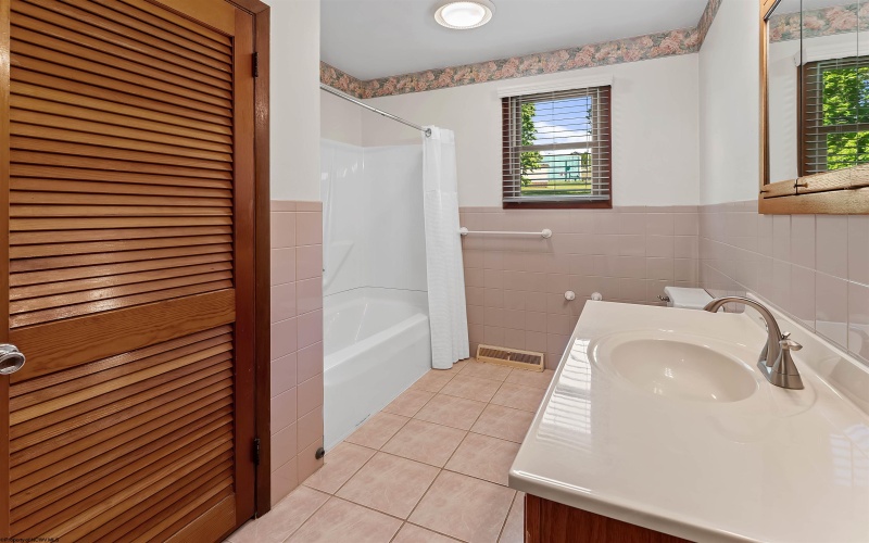 1000 Morningside Drive, Morgantown, West Virginia 26508, 5 Bedrooms Bedrooms, 6 Rooms Rooms,2 BathroomsBathrooms,Single Family Detached,For Sale,Morningside,10164424